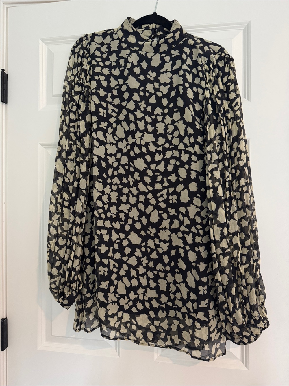 Winter Kate Black and Cream Printed Long-Sleeve Silk Mini Dress